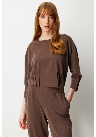 On Kadın Pile Detaylı Sıfır Yaka Bluz 64408 Kahverengi Kahverengi