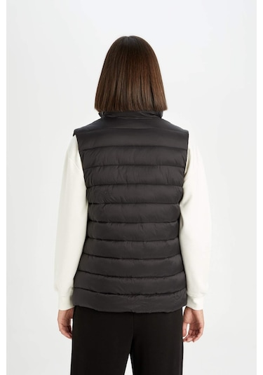 DeFacto Su İtici Dik Yaka Kapitoneli Fermuarlı Cepli Mevsimlik Şişme Yelek A0975AX25SPBK27 Siyah