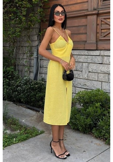 Göğsü Aksesuarlı Önü Yırtmaçlı Elbise 2899 Altın