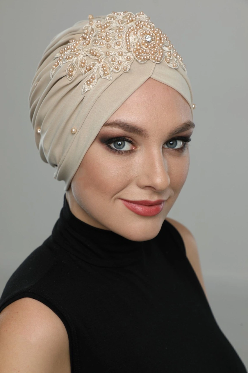 Kopma Astarlı Işlemeli Bej Gül Motifli Hazır Türban Tesettür Abiye Bone Bej Gül