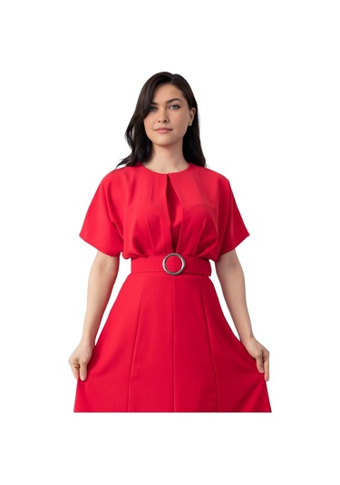 Bisiklet Yaka Pileli Yarasal Kol Kemerli Önden Yırtmaçlı Midi Boy Elbise Kırmızı