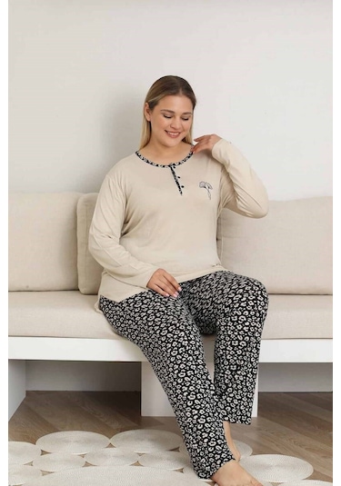 Kadın Desenli Bisiklet Yaka 3 Düğmeli Yırtmaç Detaylı Büyük Beden Viskon Uzun Kol Pijama Takımı Bej