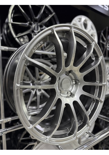19'' 5x114.3 Advan Racıng Gunmetal Jant Modeli