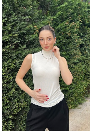 Beyaz Kolsuz Dik Yaka Body Beyaz