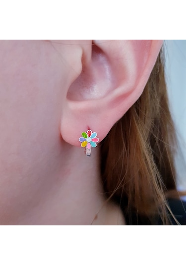 925 Ayar Gümüş Renkli Mineli Yapraklı Çiçekli Gümüş Çocuk Küpesi