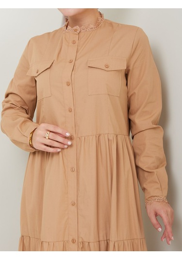 Dantelli Doğal Kumaşlı Boydan Düğmeli Kot Elbise Camel