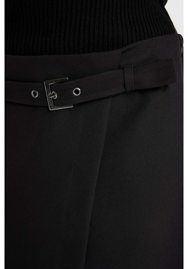 DeFacto A Kesim Yüksek Bel Kemerli Asimetrik Şort Etek D6448AX24HSBK81 Siyah