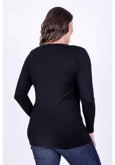 Yaka Çerçeveli Tişört