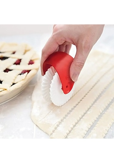 Springsun Pasta Kenar Desenleyici Aleti: Taneler Ve İp Desenleri, Pasta Yuvarlama Ve Kesme Fonksiyonu, Yıkama Kolayı Plastik Malzeme Kırmızı, Beyaz