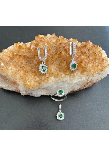 Aysesa Beyaz Altın Görünümlü Zirkon Ve Zümrüt Taşlı Kadın Gümüş Set