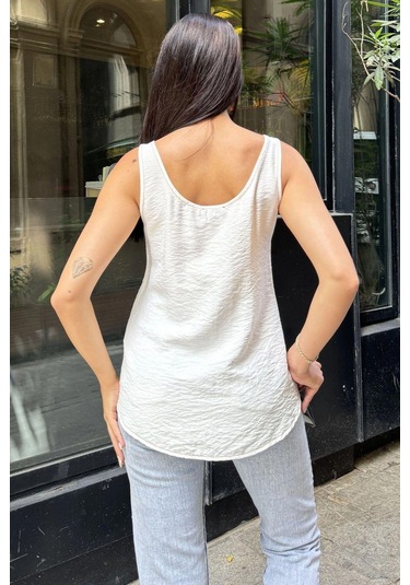 Kadın Ekru Yuvarlak Yaka Ve Düğme Detaylı, Kalın Askılı Keten Atlet Bluz Ekru