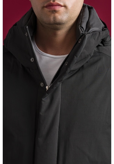 Slimfit Kapşonlu Çıtçıt Ve Fermuar Kapamalı Kapak Cepli Elyaf Dolgulu Astarlı Yan Cepli Uzun Mont 001