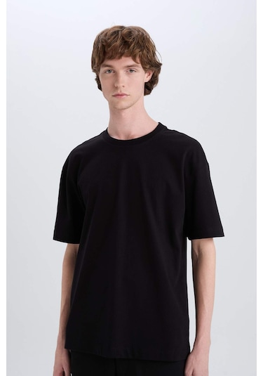 DeFacto Oversize Geniş Kalıp Bisiklet Yaka Basic Düz Kısa Kollu Siyah Tişört E6885AXNSBK81 DeFacto Oversize Geniş Kalıp Bisiklet Yaka Basic Düz Kısa Kollu Siyah Tişört E6885AXNSBK81