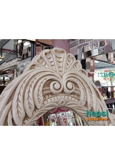 Zarif Model Eskitme Beyaz Renk Varaklı Ayaklı Boy Aynası Beyaz