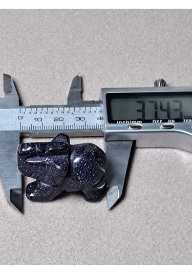 Beautiful Stones Doğal Aventurin Taşından Fil Heykelciği 25-30 Gr. Çeviri Notu: "heykelciği" Kelimesi Türkçede "heykel