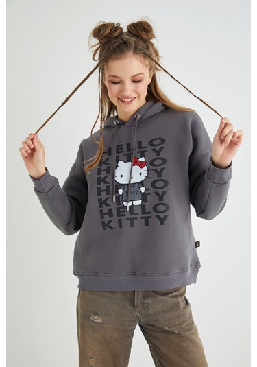 Hello Kitty Lisanslı Baskılı Kapüşonlu Kalın Fit Sweatshirt Renkli