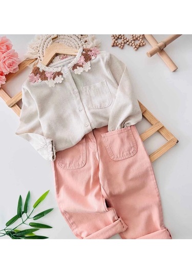 Yaka Çiçek Örgü Detaylı Renkli Kot Cepli Pantolonlu Kız Çocuk Takım - Somon Somon