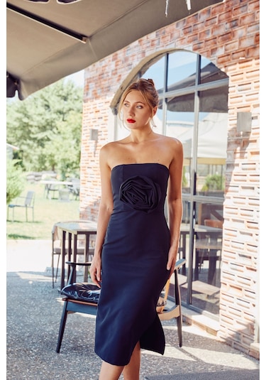 Gül Detaylı Midi Boy Straplez Elbise Siyah