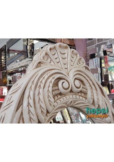 Zarif Model Eskitme Beyaz Renk Varaklı Ayaklı Boy Aynası Beyaz