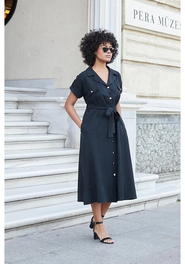 Kadın İpeksi Modal Kumaş Yakalı Düşük Omuzlu Apoletli Yan Cepli Kemerli Diz Altı Boy Uzun Elbise-siyah Siyah