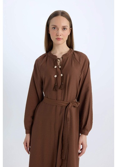 DeFacto 	Relax Fit Hakim Yaka Uzun Kollu Kuşaklı Maxi Elbise D7322AX25SPBN317