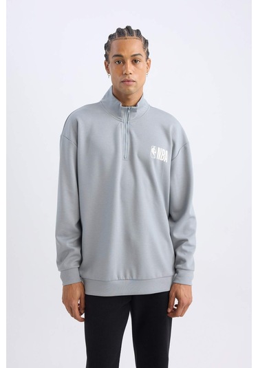 DeFactoFit NBA Wordmark Oversize Geniş Kalıp Fermuarlı Dik Yaka Sırt Baskılı Skuba Dalgıç Kumaş Sweatshirt C8917AX24AUGR445