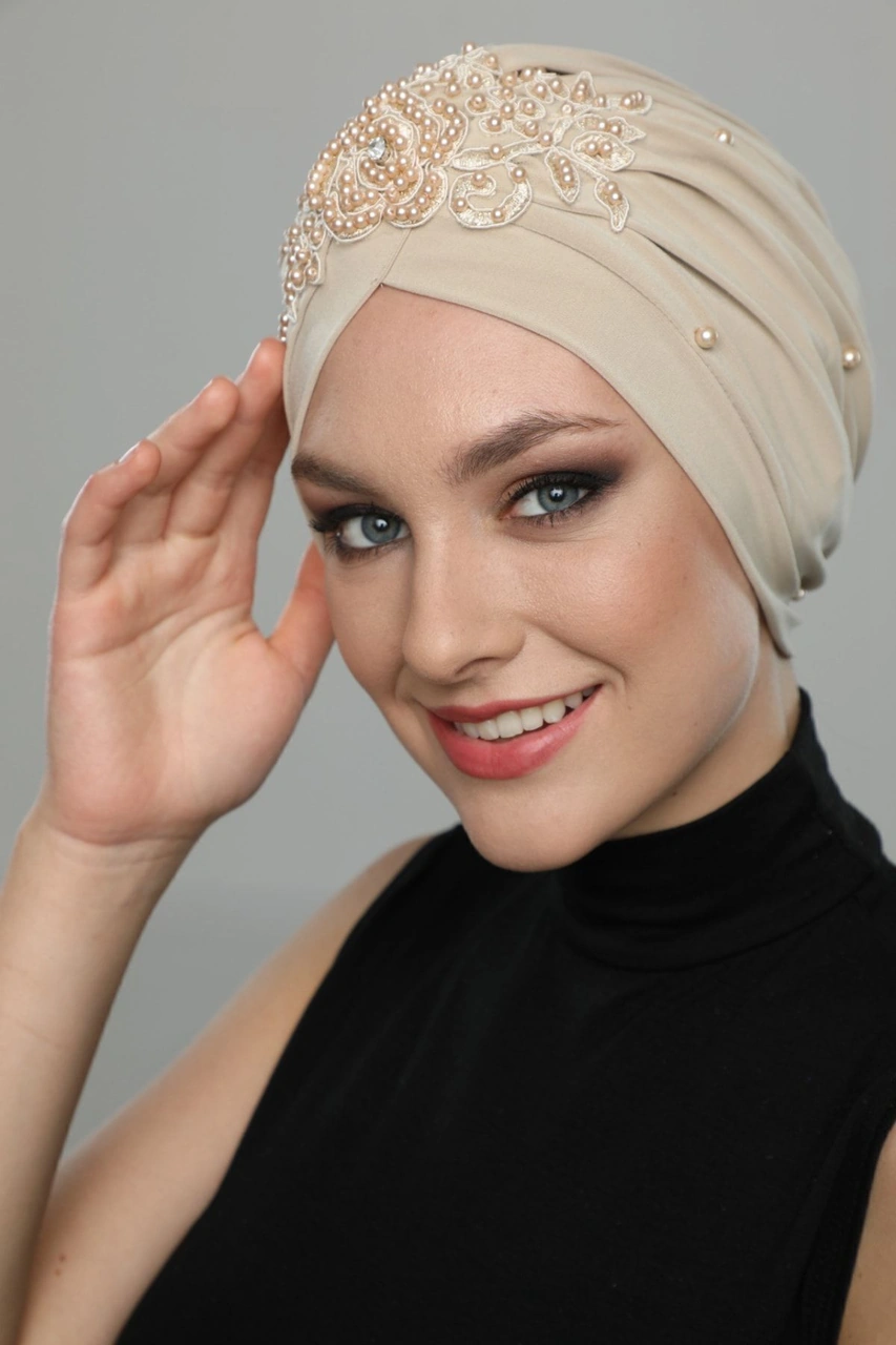 Kopma Astarlı Işlemeli Bej Gül Motifli Hazır Türban Tesettür Abiye Bone Bej Gül