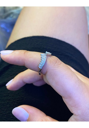 Kadın Sıralı Taş Detay Tasarım Model Taşlı Gümüş Yüzük