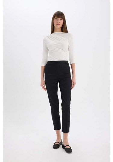 DeFacto Sigaret Saten Kumaş Pantolon Normal Bel Basic Düz Beli Lastikli Düz Paça J8743AZ25SMBK27