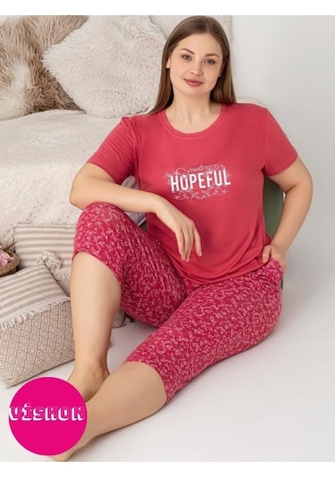 Kadın Bisiklet Yaka Düğmesiz Battal Kesim Viskon Kısa Kol Kapri Cepli Büyük Beden Pijama Takımı Nar Çiçeği Narçiçeği Kadın Bisiklet Yaka Düğmesiz Battal Kesim Viskon Kısa Kol Kapri Cepli Büyük Beden Pijama Takımı Nar Çiçeği Narçiçeği