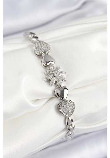 Pirinç Zirkon Taşlı Kalp Detaylı Çiçek Model Gümüş Renk Kadın Bileklik - Tj-bb7528 Gümüş