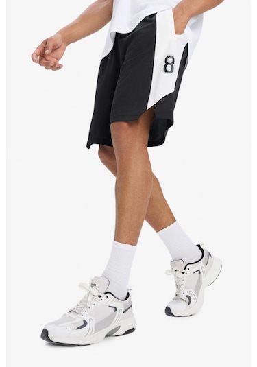 DeFactoFit Hızlı Kuruyan Standart Fit Sporcu Kısa Paça Şort E4127AX25SMBK81