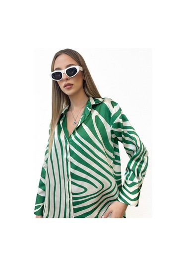 V Yaka Desenli Yeşil Gömlek Yeşil