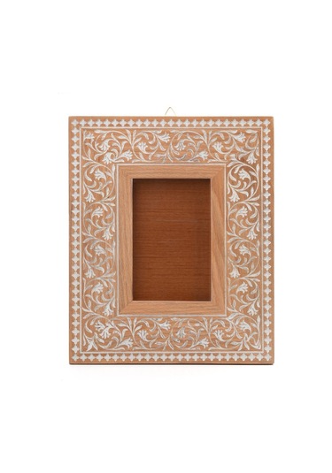 Çiçek Desenli Ahşap Fotoğraf Çerçevesi