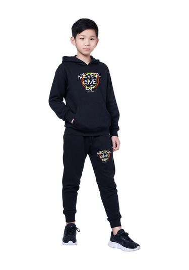 Kanguru Cepli Kapüşonlu Never Give Up Baskılı Erkek Çocuk Eşofman Takımı Siyah