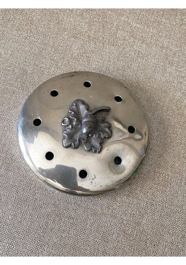 Fındık Motıflı Gümüş Kaplama Delıklı Kapak 12Cm