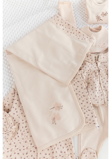 Çiçek Desenli 10'lu Kız Bebek Hastane Çıkışı Bebek Takımı Bej