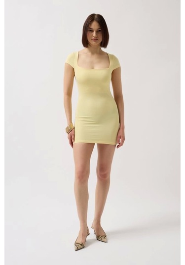 Pencere Detay Mini Dekolte Elbise Sarı