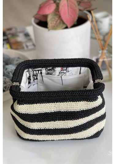 El Yapımı Siyah-beyaz Çizgili Basic Örgü El Çantası Beyaz