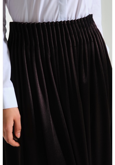 Mizalle Beli Pliseli Krep Siyah Etek Siyah