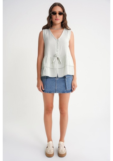 4722 Kadın V Yaka Fırfırlı Müslin Bluz Adaçayı Adaçayı