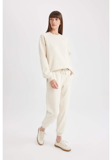 DeFacto Regular Fit Jogger Eşofman Altı Basic Düz Beli Lastikli Bağcıklı Cepli V2699AZ24WNBG759