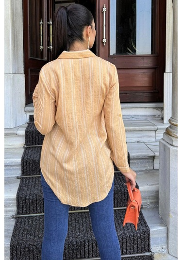Kadın Karamel Çizgili Desenli, Uzun Kollu, Rahat Kesim, Dokulu Kumaş Gömlek Karamel