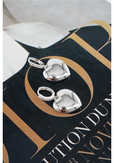 Byzeynaaksesuar Kadın Vip Seri Kalp Figürlü Küpe Çok Renkli