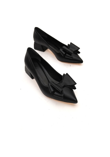 Renata Siyah Fiyonklu 4cm Sivri Burun Topuklu Ayakkabı Siyah Cilt