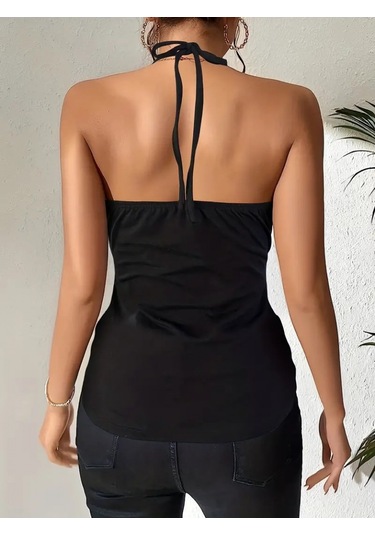 Leyla Sanat Sanata Yeni Bir Bakış Açısı Kadın Askılı Kuş Gözü Ve Dekolte Detay Boyundan Bağlamalı Viskon Bluz Siyah