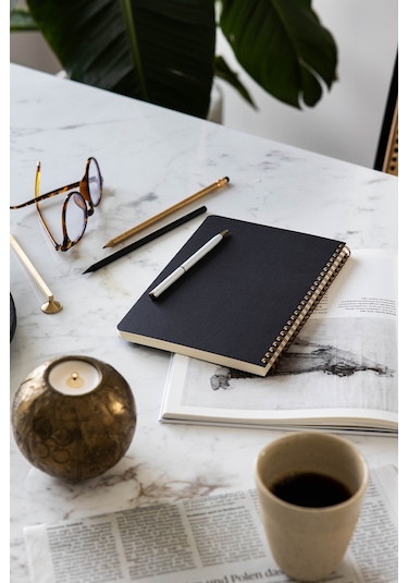 A5 Siyah Kraft Karton Kapak 70 Yaprak 110 Gram Noktalı Not Defteri Noktalı Siyah