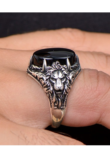 Prestij Gümüş Aslan Figürlü Oniks Taşlı 925 Ayar Gümüş Erkek Yüzüğü