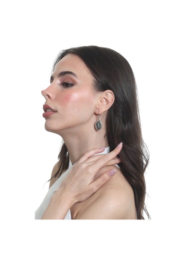 Labalaba Kadın Antik Gümüş Kaplama Oval Formlu Sallantılı Model Minimalist Küpe Gümüş