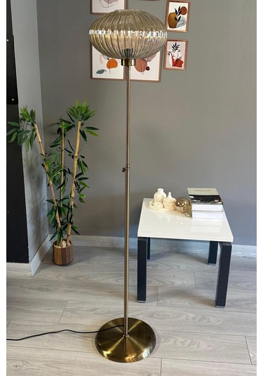 Elegant Bal Cam Lambader Düz İnce Gövde Modern Dekoratif Metal Oturma Odası Zemin Lambası Natural